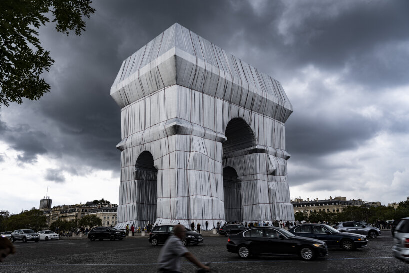 Christo and Jeanne-Claude, L'Arc de Triomphe, Wrapped, Paris, 1961-2021, Paris, 2021 | photo by Wolfgang Volz © 2021 Christo and Jeanne-Claude Foundation