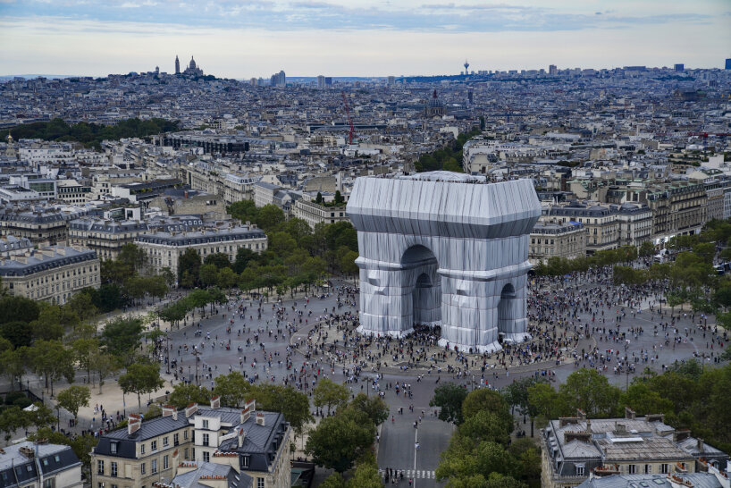Christo and Jeanne-Claude, L'Arc de Triomphe, Wrapped, Paris, 1961-2021, Paris, 2021 | photo by Wolfgang Volz © 2021 Christo and Jeanne-Claude Foundation