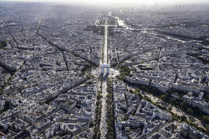 Christo and Jeanne-Claude, L'Arc de Triomphe, Wrapped, Paris, 1961-2021, Paris, 2021 | photo by Wolfgang Volz © 2021 Christo and Jeanne-Claude Foundation