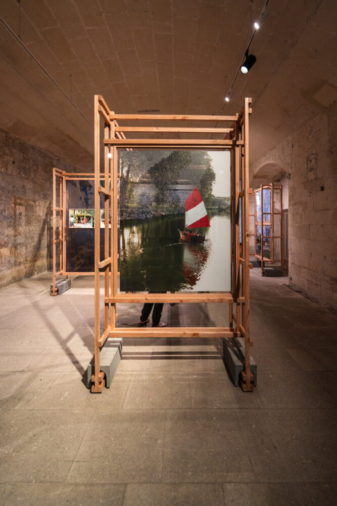 Lever les voiles sur le passé, scratching on copper wallpaper, 2025