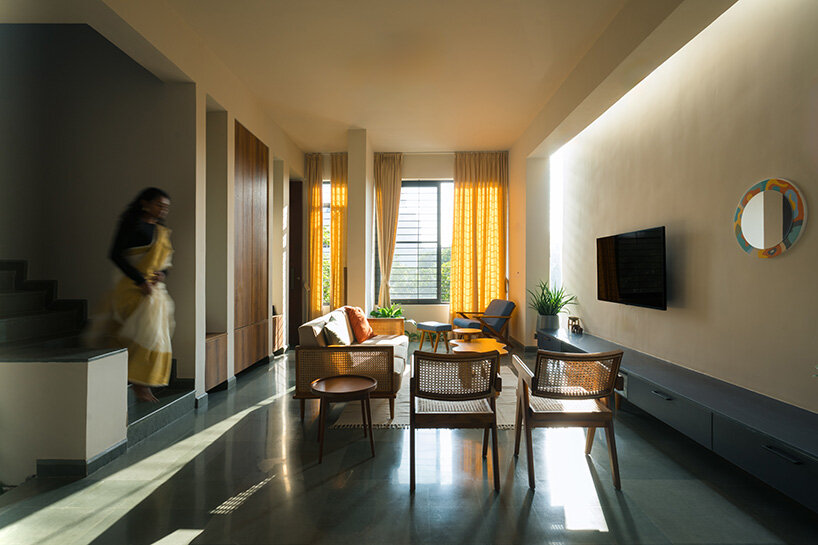 visitors are led past and through smaller volumes, slowly introduced to the building’s scale and logic