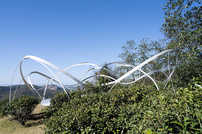 the theater’s form begins to resemble a crown