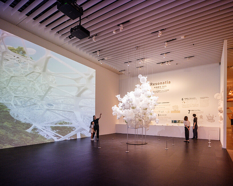 a future metropolis of interlinked spheres hovering in layered space