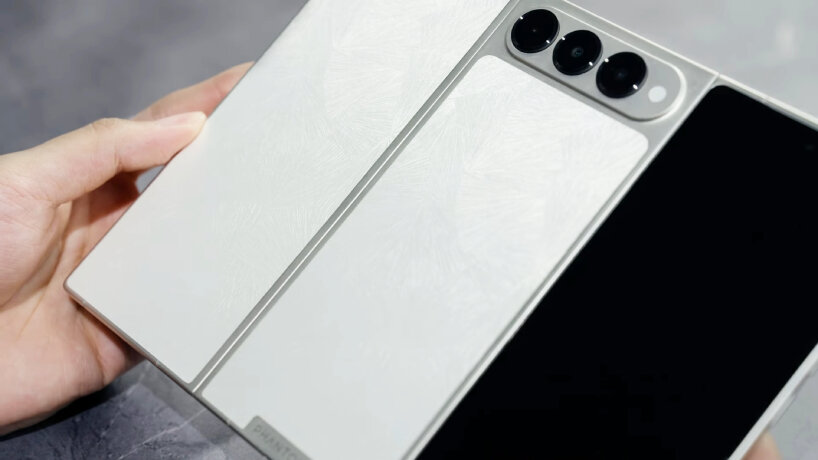 detailed view of the rear's design