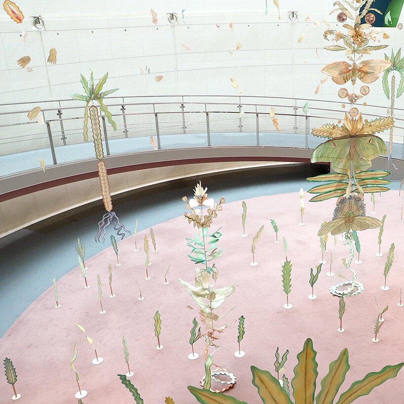 the works do not represent plants in a literal way