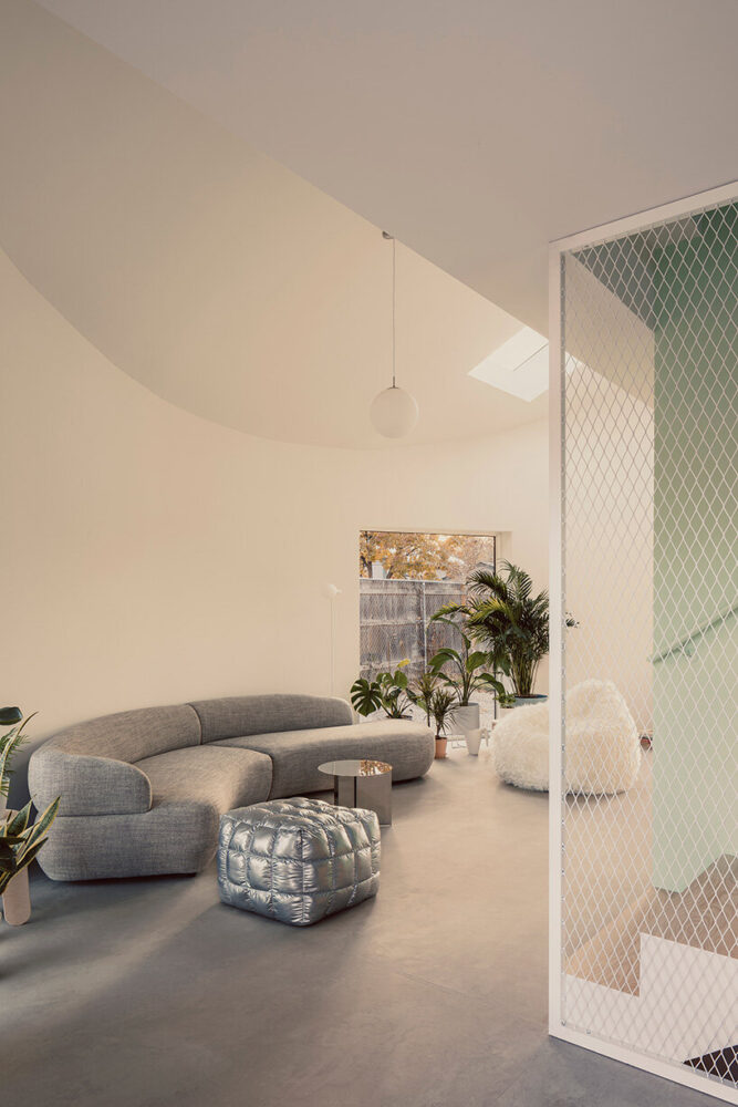 organized around a central column and enclosing wall