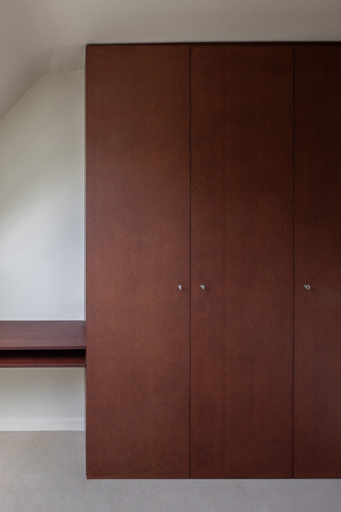 echoing the tones of the earth wall