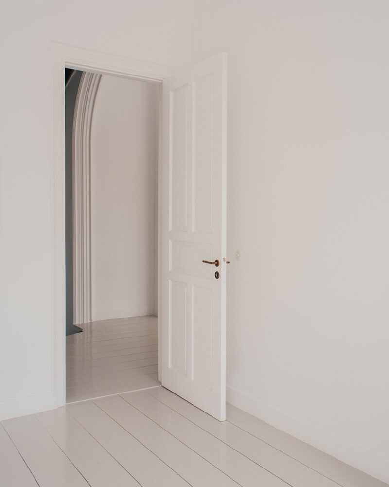 enabling the temporary return of the family’s antique collections between shows