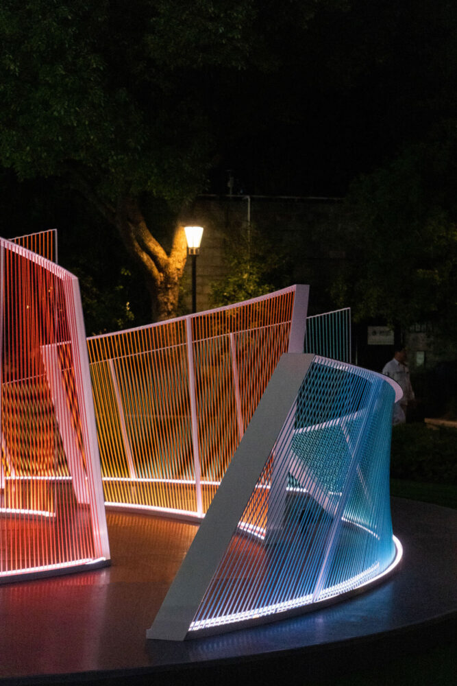 an installation alive to its surroundings and audience