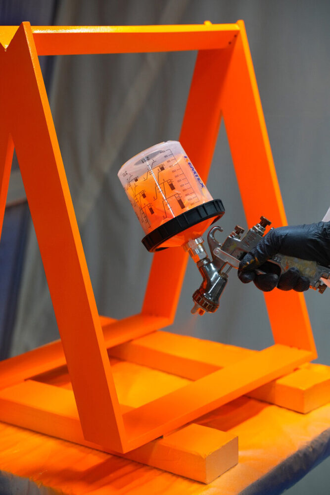 La discoteca es un prisma que revela cómo el trabajo se dobla bajo el peso del tiempo