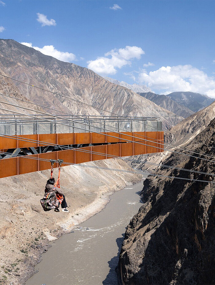 DOUBLE PAGE  SUSPENDED 