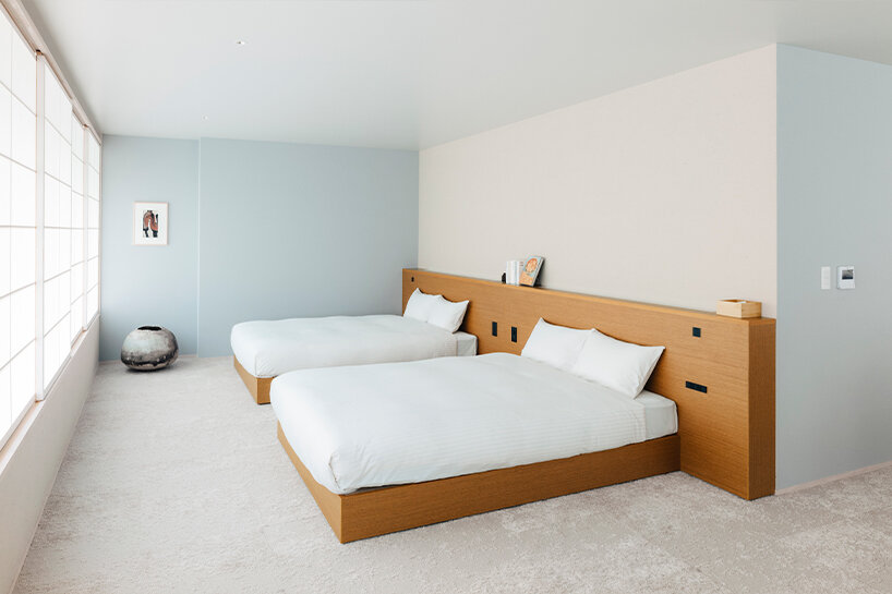 sleeping area in superior room with kitchen