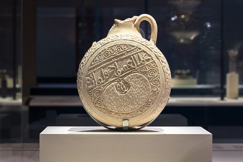 Flask Signed: al-ʿAfif Syria, Hama C. 1300 Moulded clay-based ceramic Copenhagen, The National Museum of Denmark, 4A35