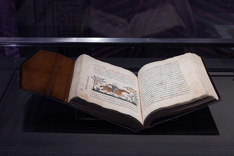 Muhammad ibn ʿIsa al-Aqsara’i (d. 1348) Nihayat al-Su’l wa’l-umniyya fi ʿilm al-furusiyya (Treatise on furusiyya) Mamluk wielding a sabre Egypt or Syria 772 AH/1371 CE Manuscript in Arabic; ink and pigments on paper London, The British Library, Ms Add. 18866, f. 124v–125r