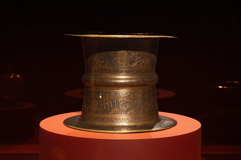 Tray stand with blazon of polo sticks Egypt or Syria 14th century Chased copper alloy inlaid with silver and black paste Doha, Museum of Islamic Art, MW.225.2002