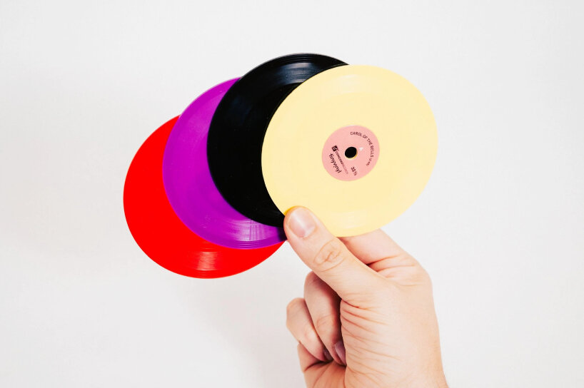 the disc uses traditional record pressing techniques adapted for smaller formats