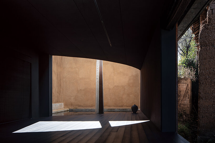 material choices emphasize continuity between interior and exterior