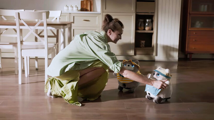 robotic switchbot AI pet