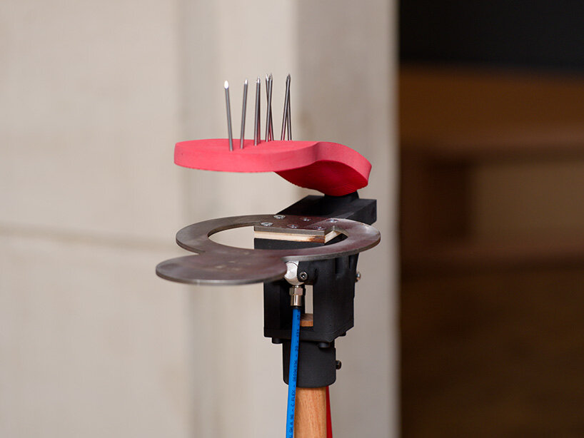 air circulates through its pneumatic network like breath through lungs