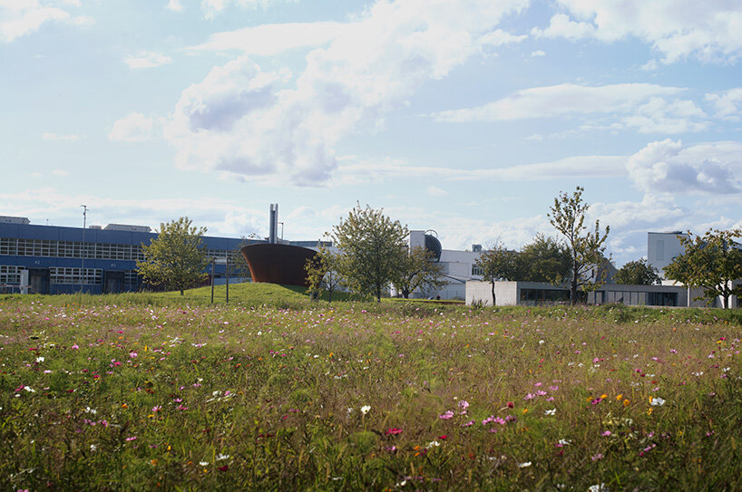 following Doshi’s passing, Studio Sangath in Ahmedabad continued shaping the retreat in close dialogue with his vision