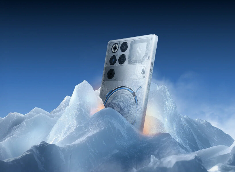 the plate is on full display at the back of the device