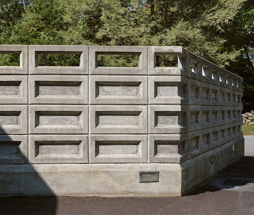 a system of interlocking blocks reinforced with horizontal and vertical steel rod | image via Currier Museum of Art