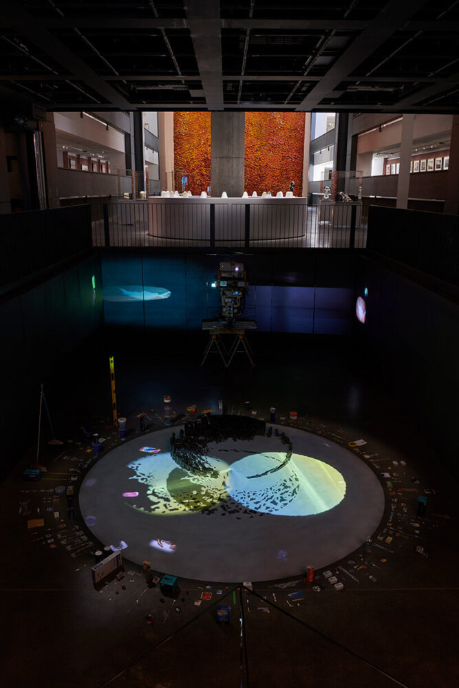 Sarah Sze, Olga de Amaral | image © Marc Domage