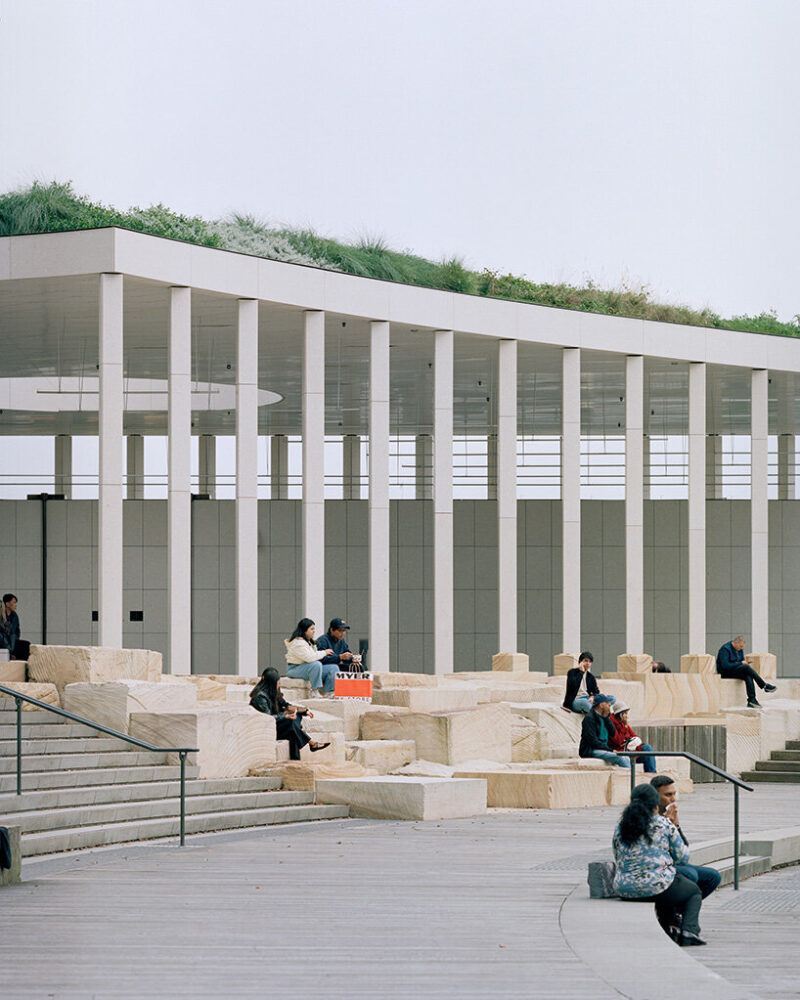 οver a year of experimentation led to a mix combining whole Sydney rock oyster shells with various recycled aggregates