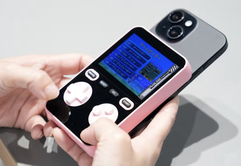 there are around 300 retro games installed in the gadget