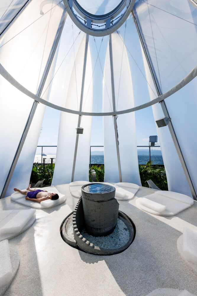 large volumes of air are used for insulation