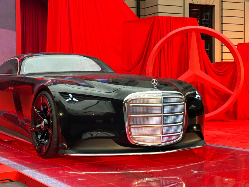 front view of the show car | image © designboom