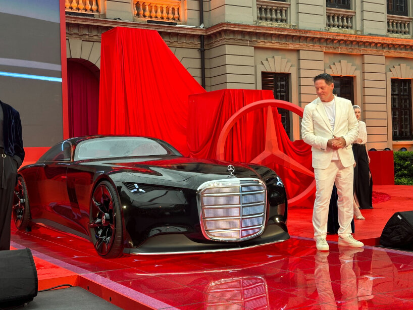 Gorden Wagener presenting the Mercedes-Benz Vision Iconic in Shanghai | image © designboom