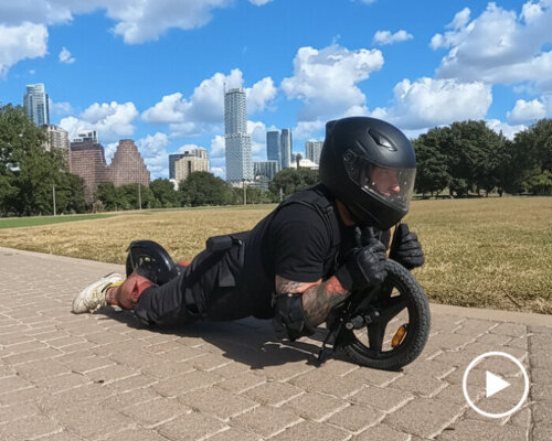 Un Moto-Suit Elettrico: La Nuova Frontiera del Pedalare Indossando la Libertà