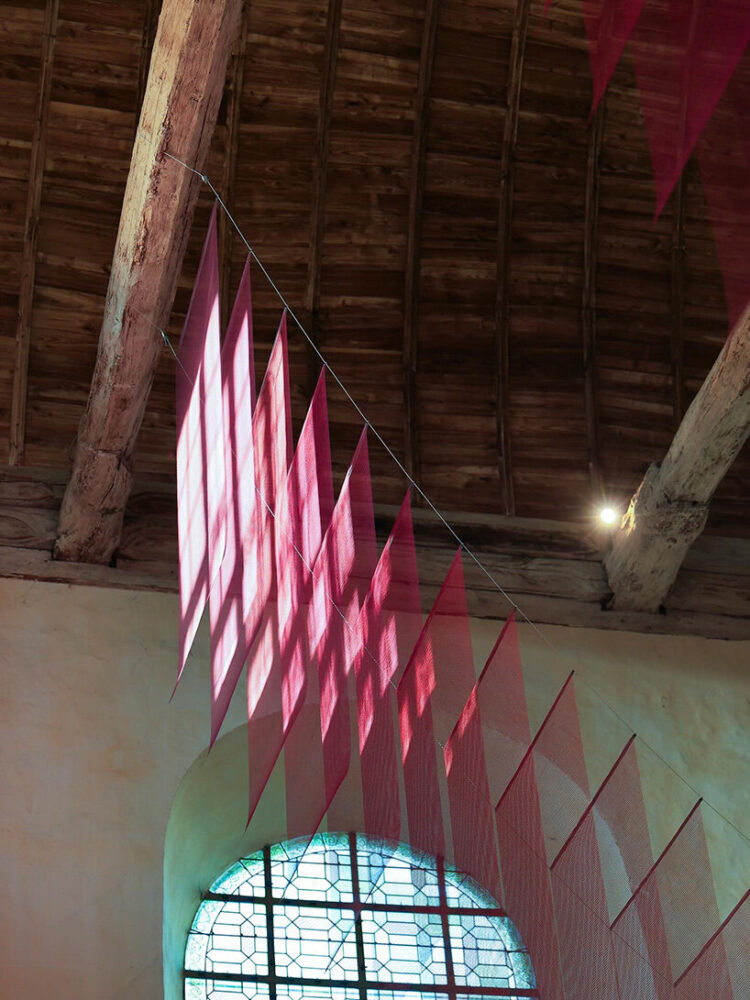 the suspended modules trace a loose wave | image by @krnschwtz.studio via @topic_tomislav