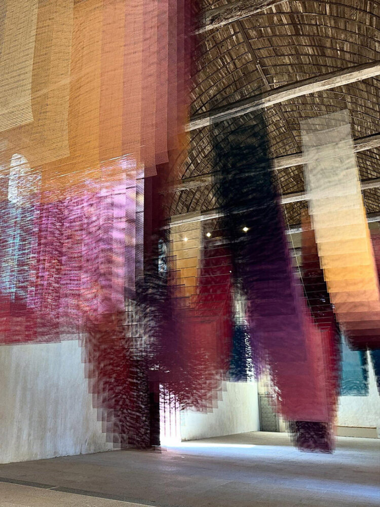 echoing the artist’s interest in rhythm and visual sound | image via @topic_tomislav