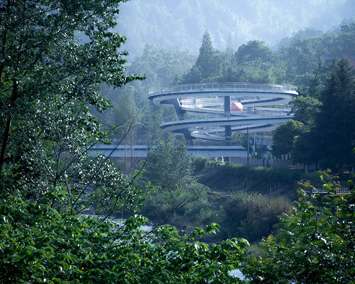 ZZHK architects sculpts spiraling ‘G clef bridge’ with musical inspirations in chengdu