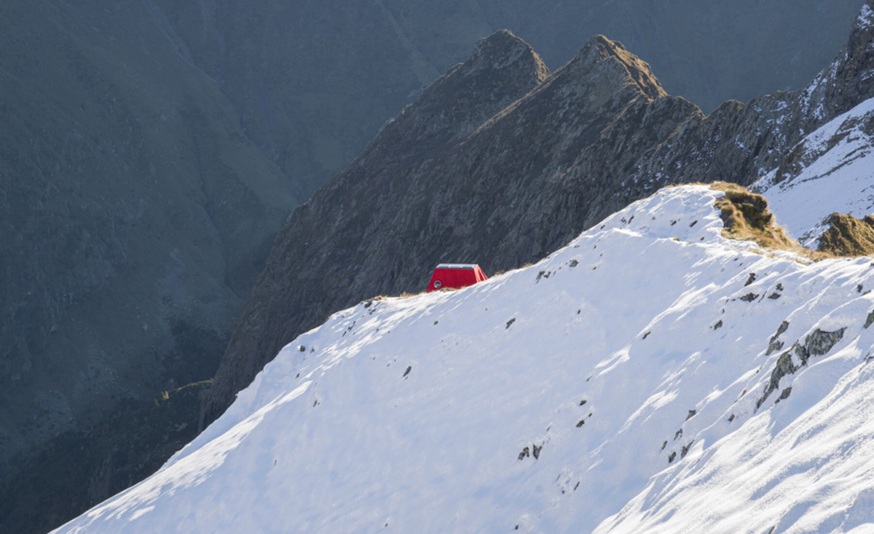 aldo-frattini-bivouac-ex-gamec-alps-italy-designboom-1800-4