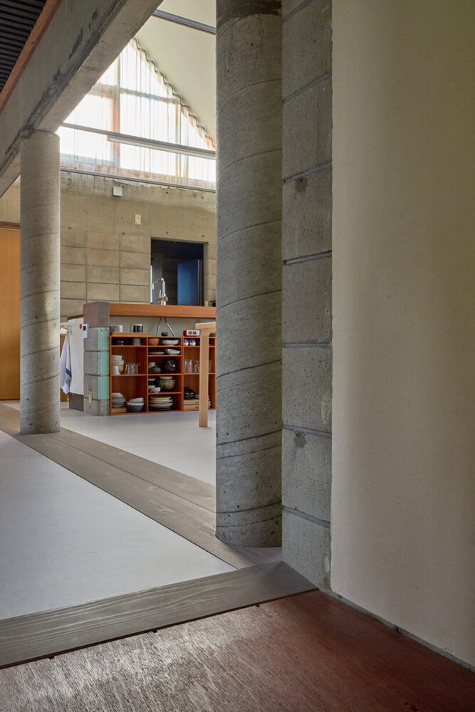 the ground floor of House M opens along a north–south axis