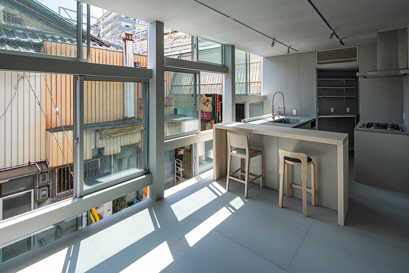 the kitchen and dining counter overlook the street