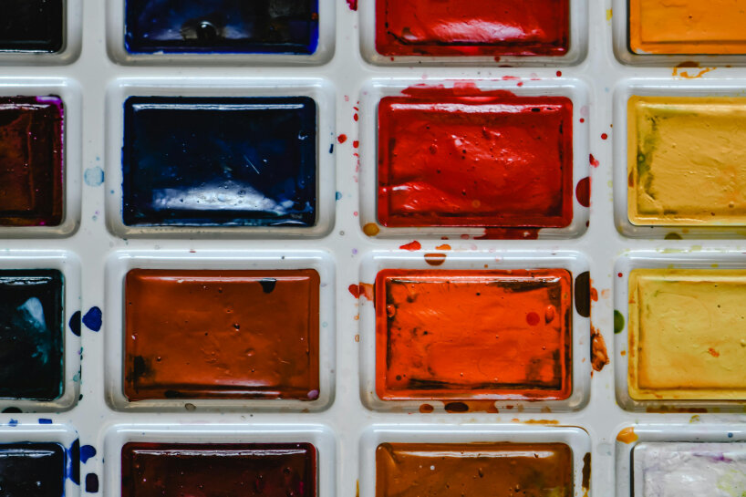 living bacteria dye fabrics