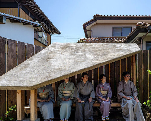 moss-covered earthen roof shields teahouse’s waiting area in japan