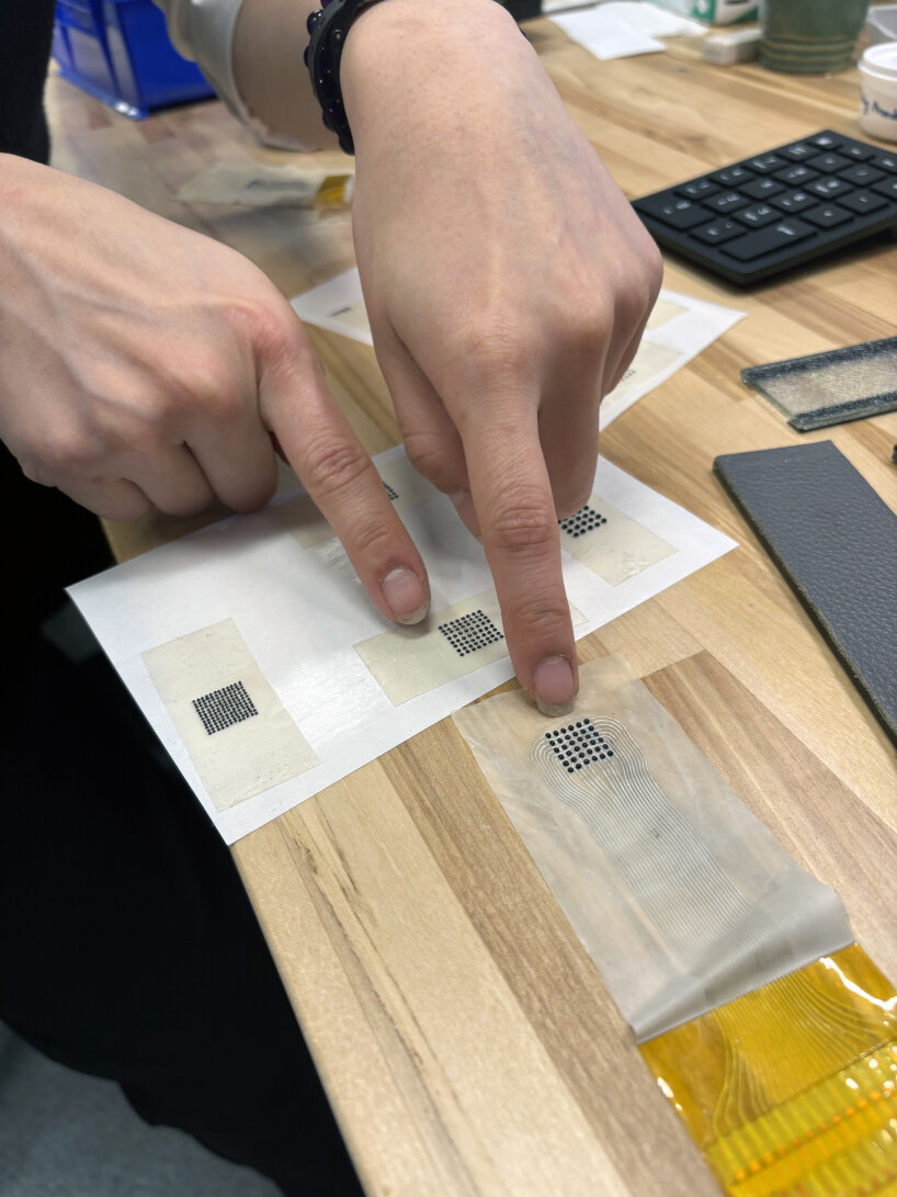 stretchable bandage device voxelite