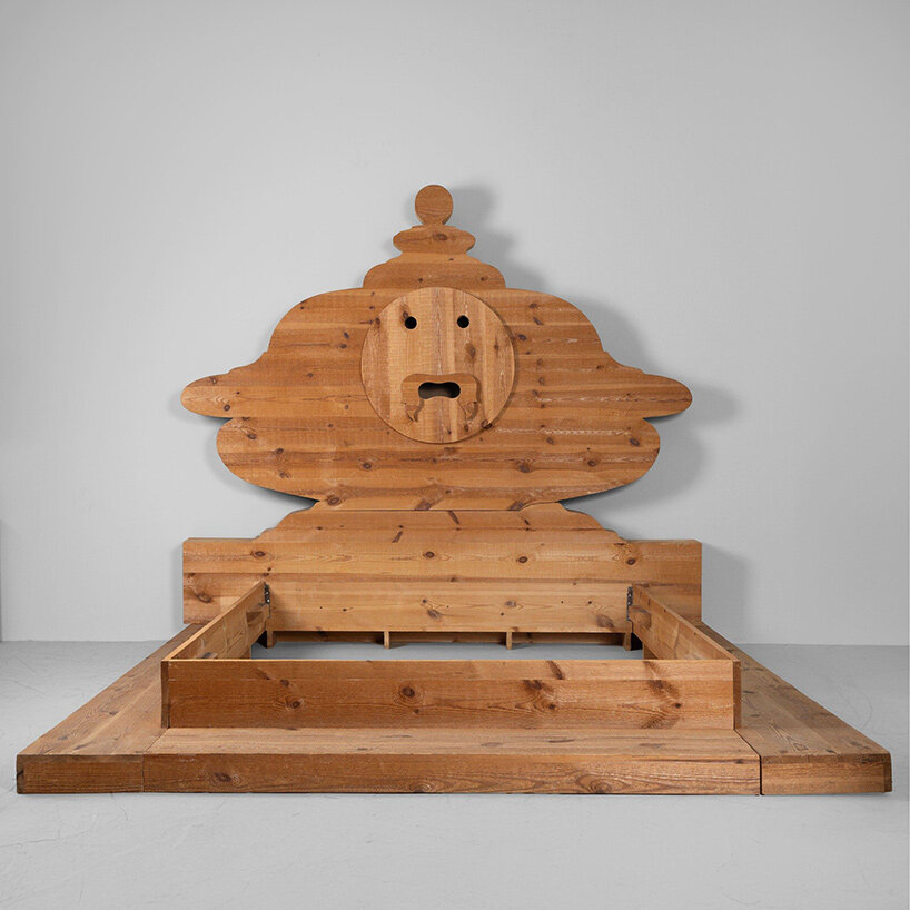 Cama “Boca de la Verdad”, diseñada por Mario Ceroli para Poltronova, Italia 1972