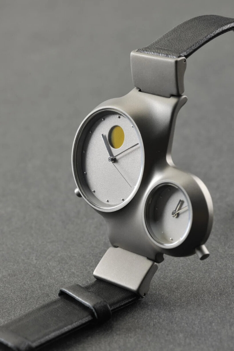 double-faced watch chaos