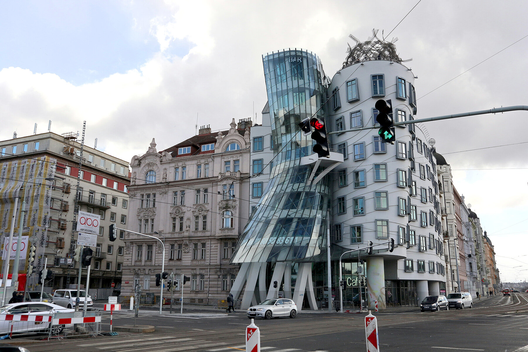 frank-gehry-dies-passes-96-obituary-designboom-06a