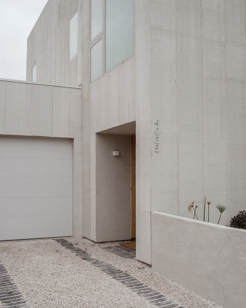 image © Luis Garvan