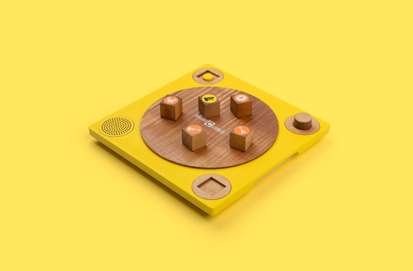 the device is based on a technology called TuneTouch, which uses uses passive RFID tags