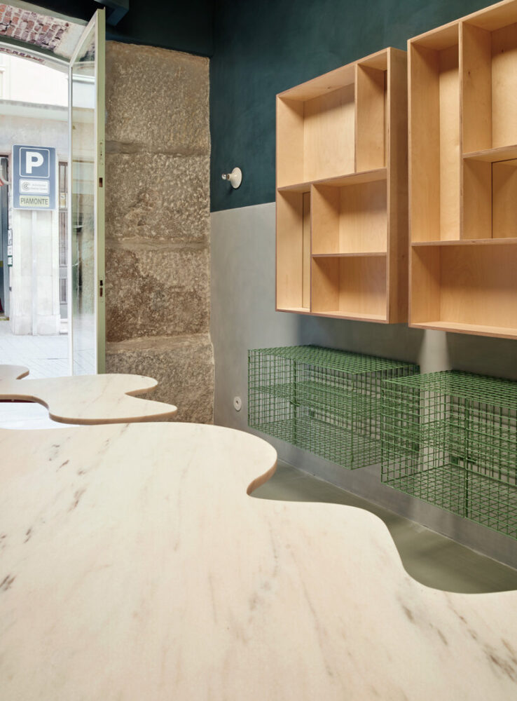 the sculptural Río table in pink Estremoz marble
