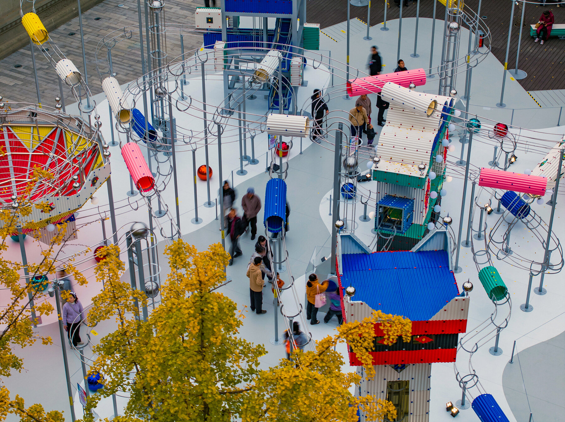 playful-rolling-ball-installation-drawing-architecture-studio-chengdu-designboom-full-03