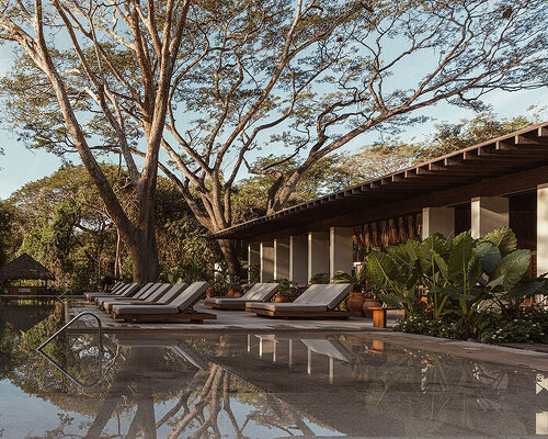 QBO3 arquitectos design modular pavilion embracing costa rica’s pacific coast